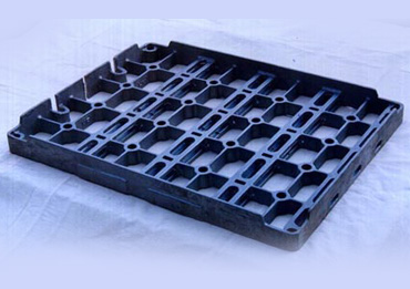 This tray is a part of an assembly of two trays, which are joined together with the help of wedges. These types of trays are generally used in continuous type of furnaces.